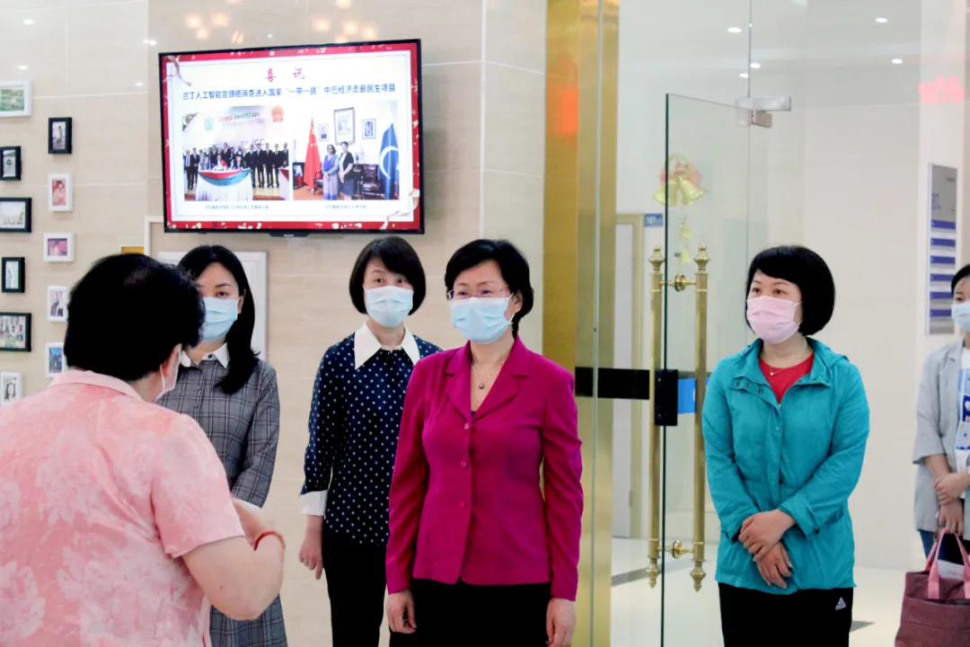 5月7日,湖北省妇联主席李述永,武汉市妇联主席叶文静一行,莅临武汉